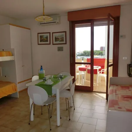 Homely With Side Sea View Balcony - Beahost Apartment *