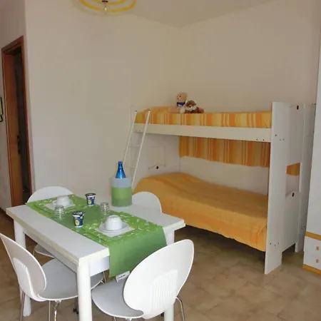 Homely Seaview Flat With Balcony - Beahost