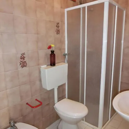 Homely With Side Sea View Balcony - Beahost Apartment