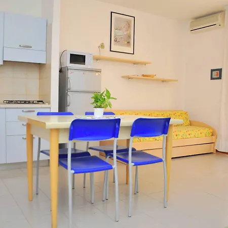 Apartment Homely With Side Sea View Balcony - Beahost *