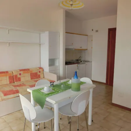 Homely With Side Sea View Balcony - Beahost