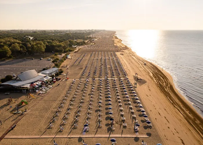 Homely Seaview Flat With Balcony - Beahost 비비오네