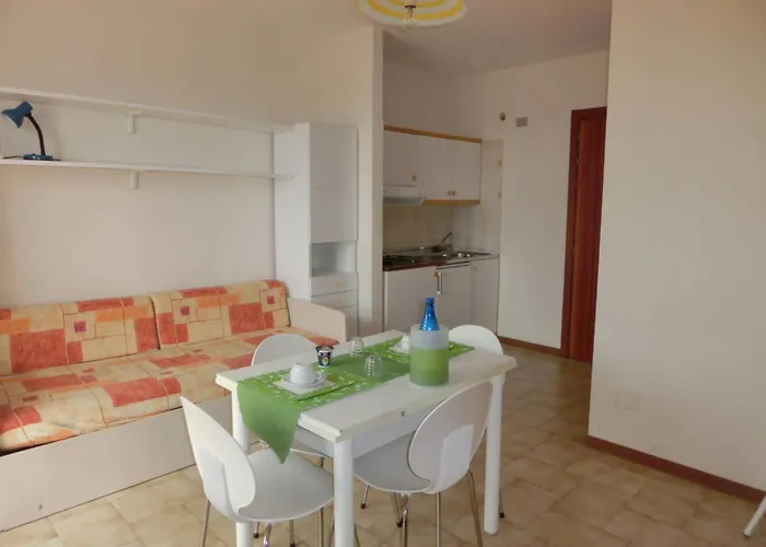 Homely Seaview Flat With Balcony - Beahost 아파트 비비오네