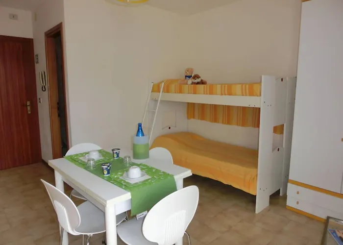 Homely Seaview Flat With Balcony - Beahost